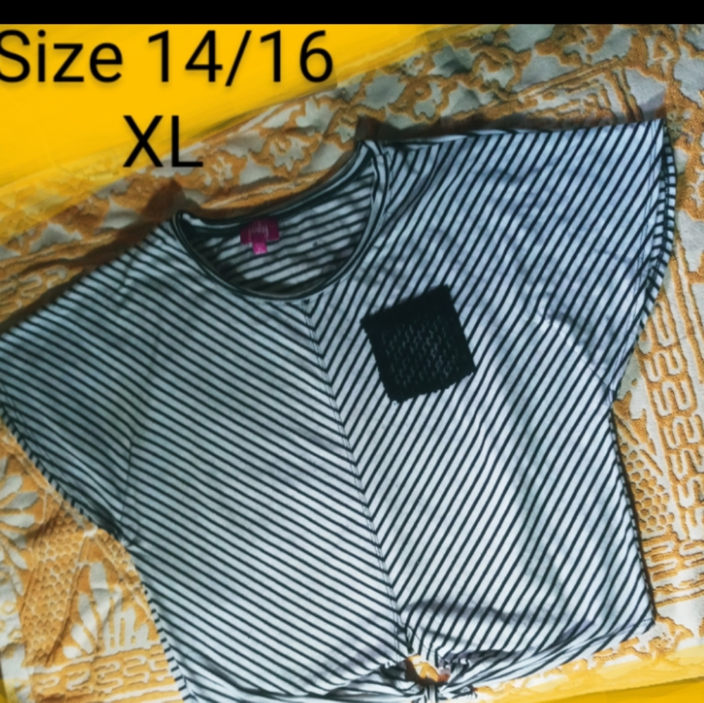 Crop shirt tye in front
